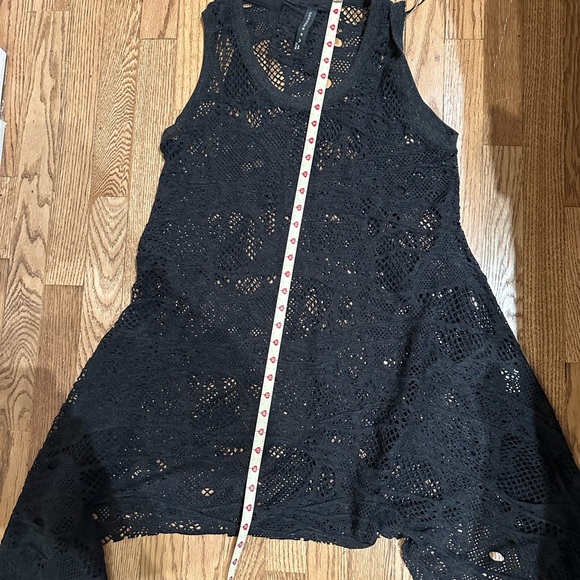 GershonB RAM loose weave top with flattering texture and curves. - Picture 2 of 4